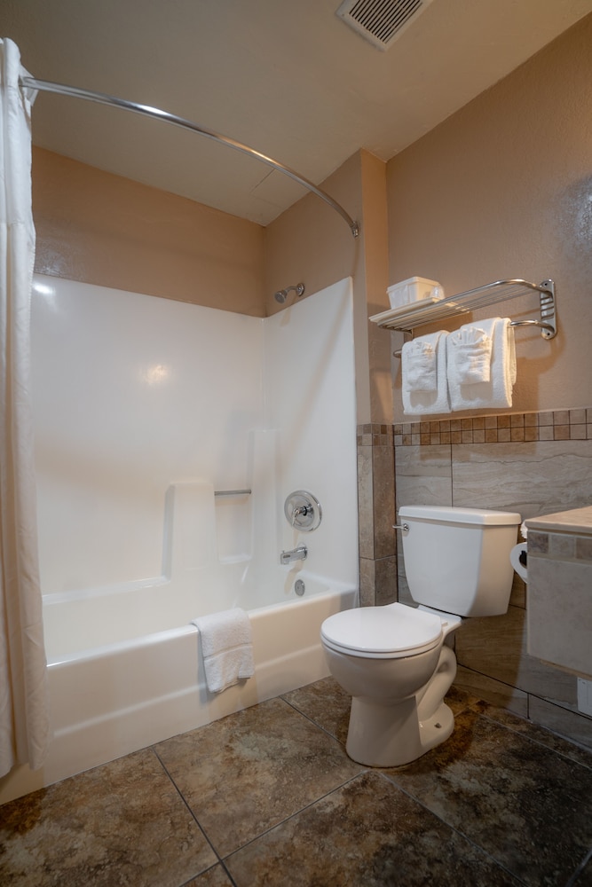 Quality Inn Suites Near the Border 63/67
