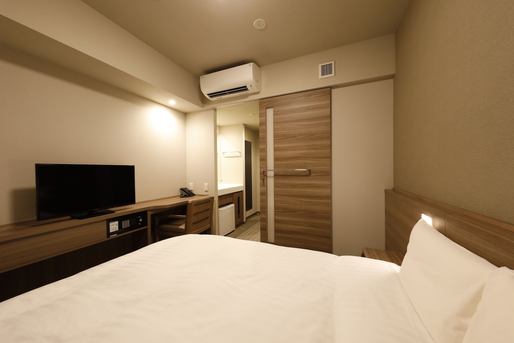 ROOM, SINGLE, DOUBLE BED