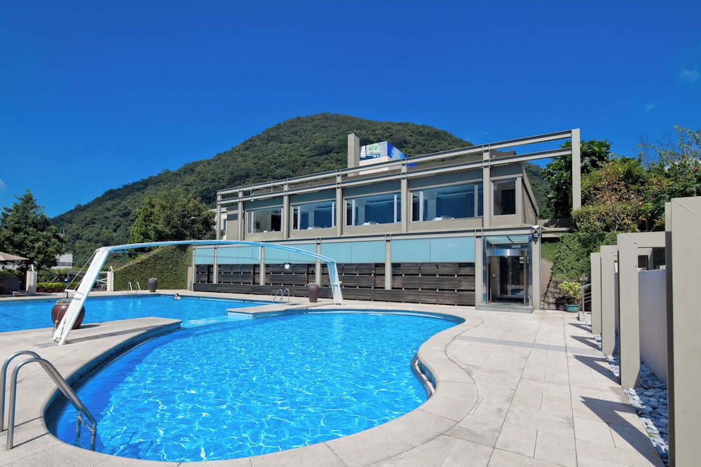 Landis Resort 6/72