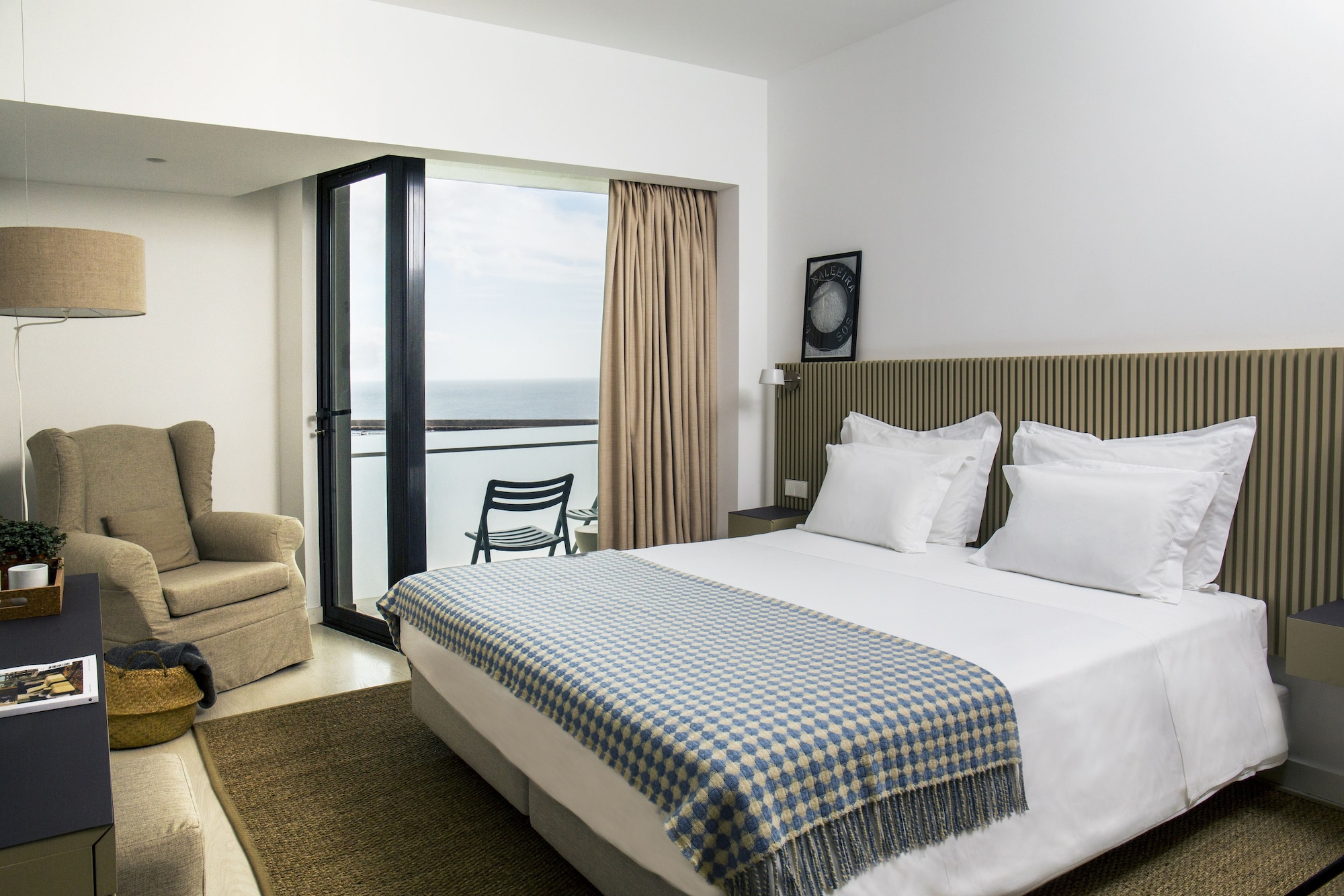 ROOM, DOUBLE BED, PARTIAL SEA VIEW