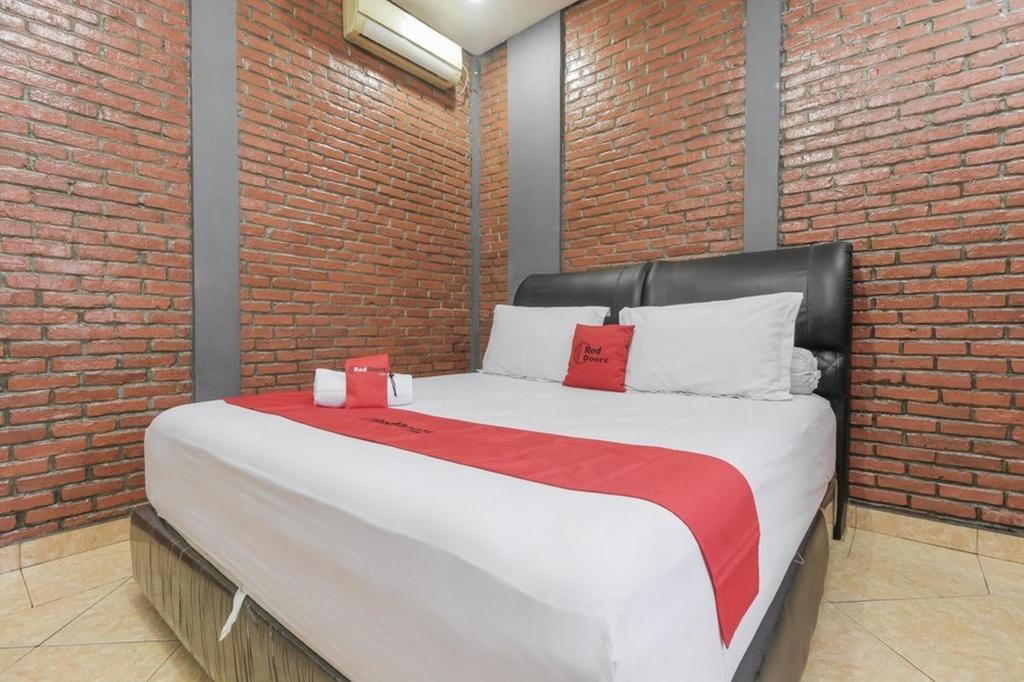 Reddoorz Plus @ Ampera Raya 11/39