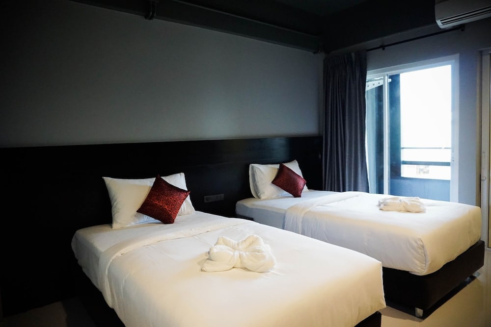 DELUXE, TWIN BEDS