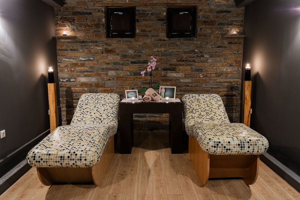 12 Months Luxury Resort 55/88