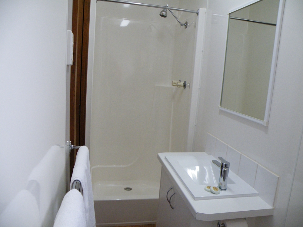 1 Bedroom, Superior, Cabin, Queen Bed