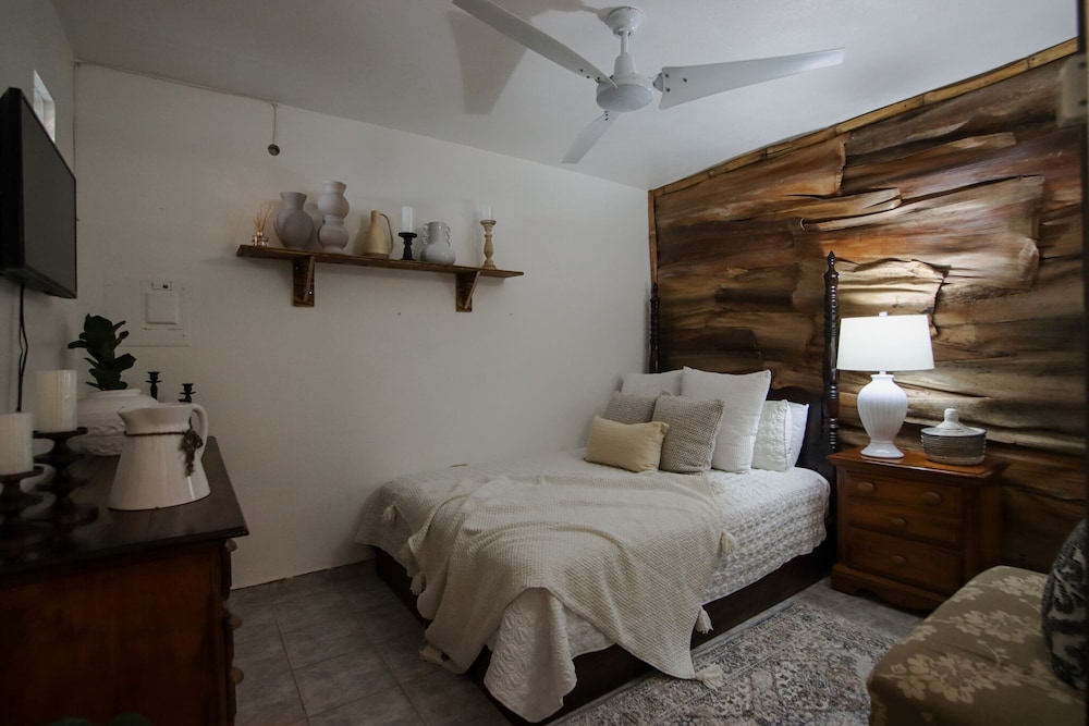 Hacienda Tres Casitas 12/50