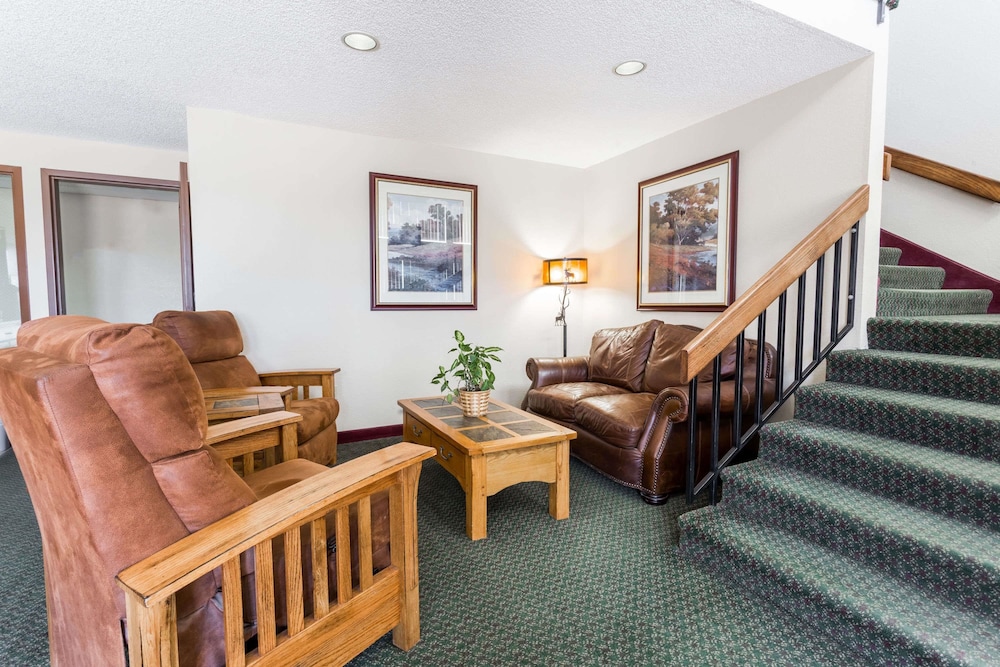 Super 8 by Wyndham Lewistown 38/51