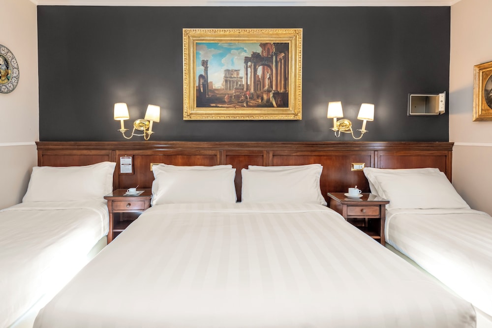 ROOM, QUADRUPLE