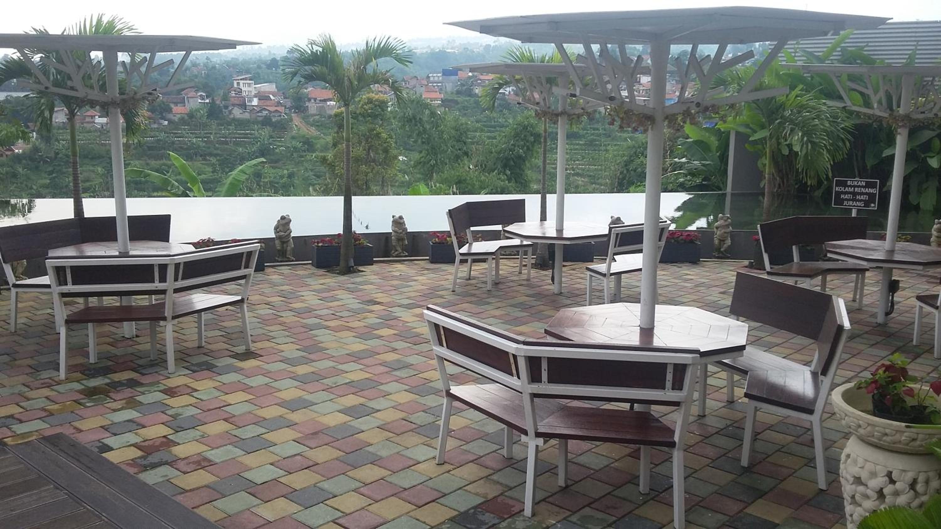 Moscato Hotel and Cafe 25/39