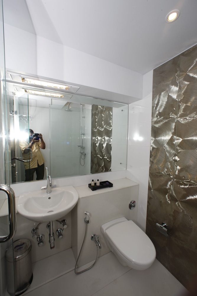 AR Suites Fontana Bay 36/39
