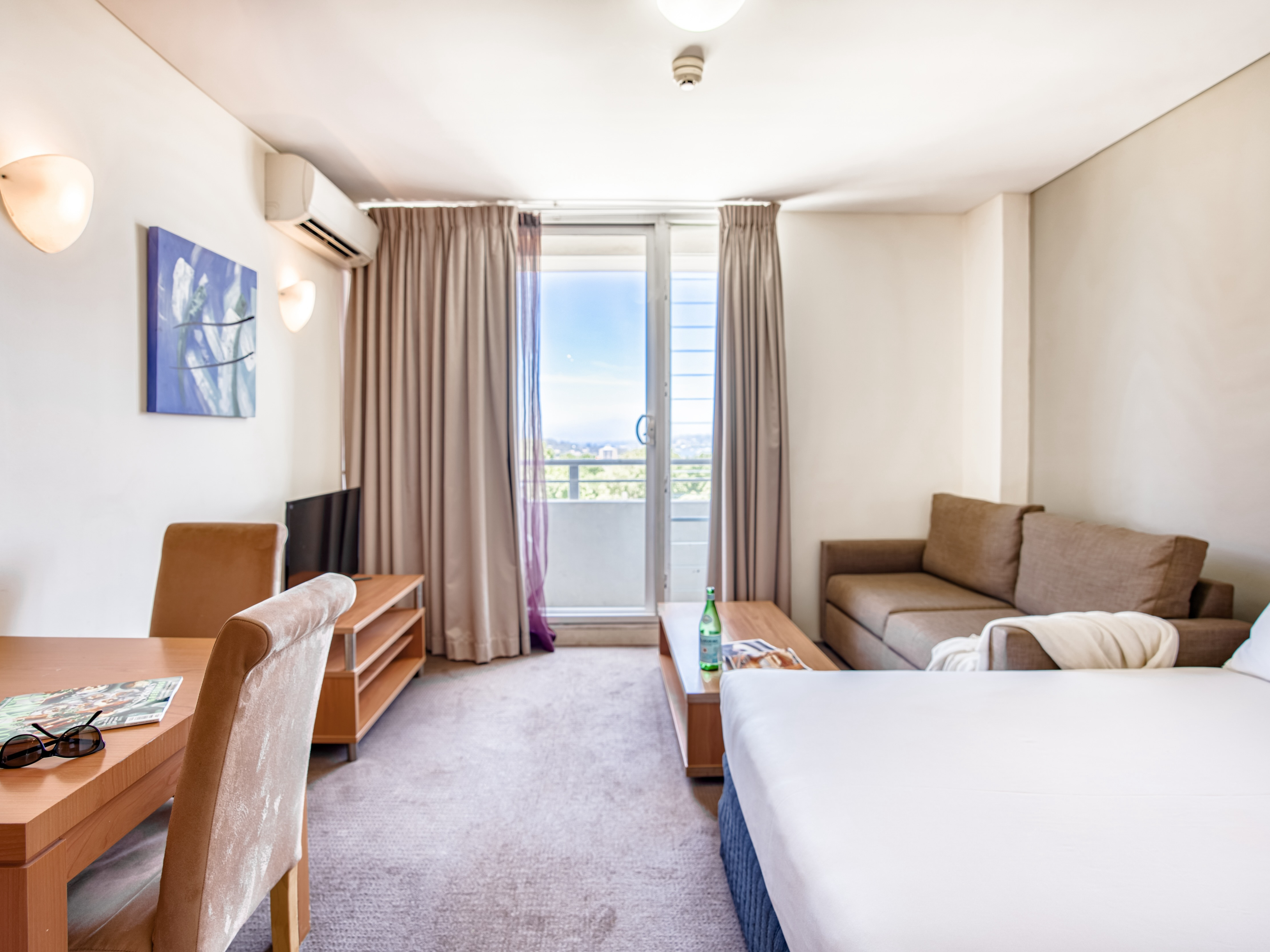 Park Regis Concierge Apartments 12/41