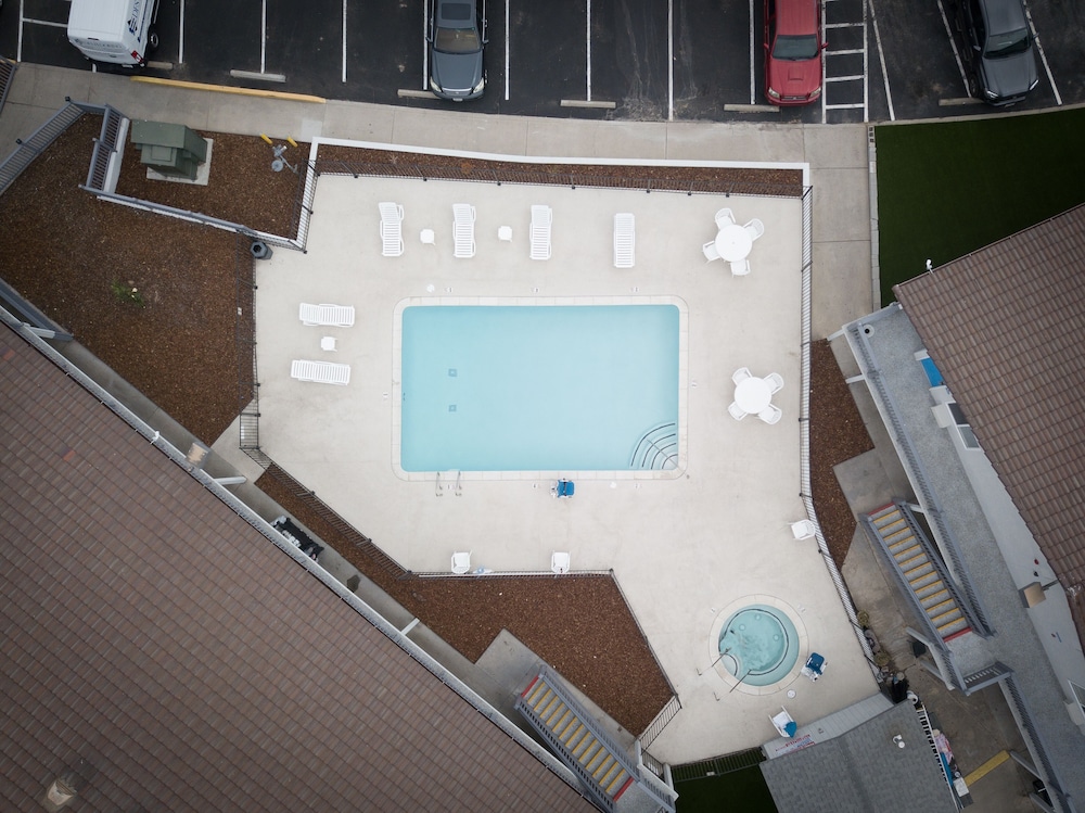 Days Inn by Wyndham Arroyo Grande/Pismo Beach 51/62