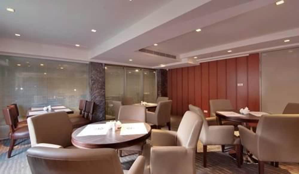 Tokyo International Hotel 52/58
