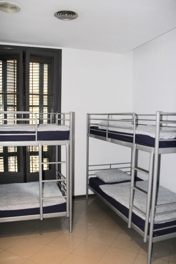 Alternative Creative Youth Hostel Barcelona 12/50
