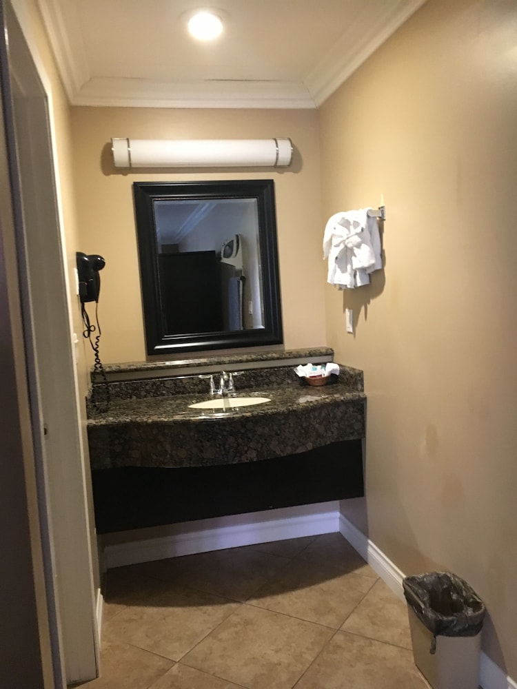 Garden Inn Suites 7/55