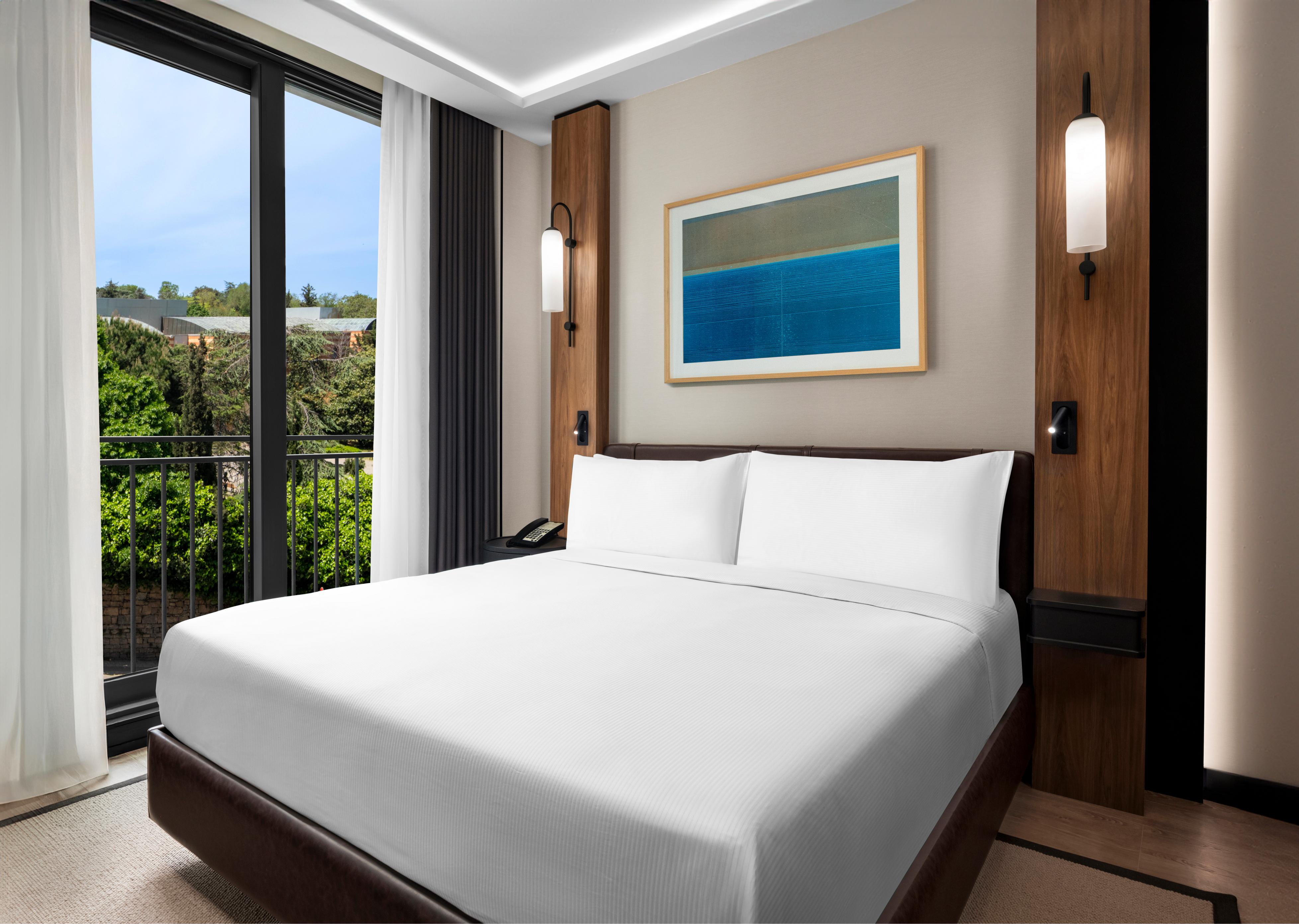 COLLECTION, RESIDENTIAL, SUITE, KING BED