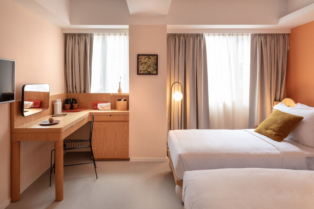 STUDIO, TWIN BEDS
