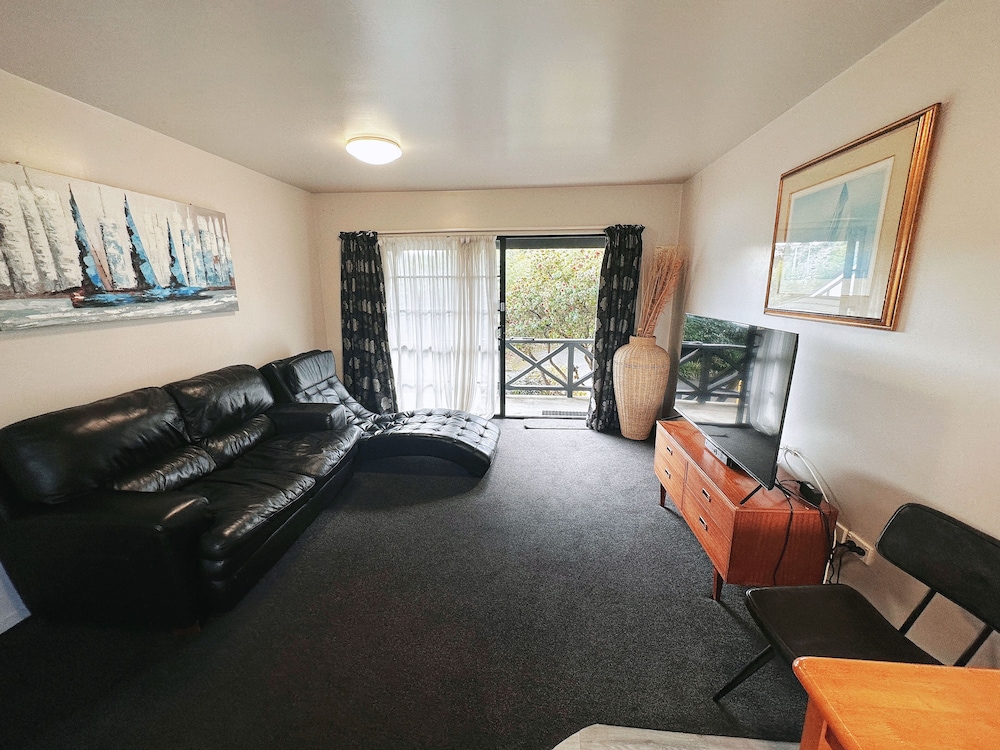Kingswood Manor Motel 24/38