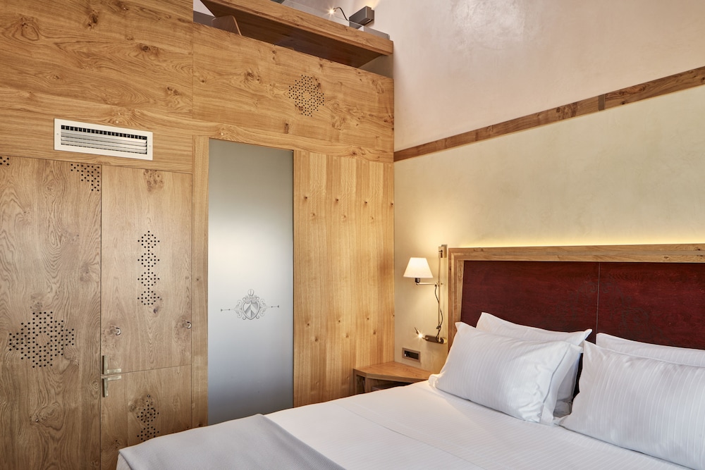 DELUXE, SUITE, SEA VIEW