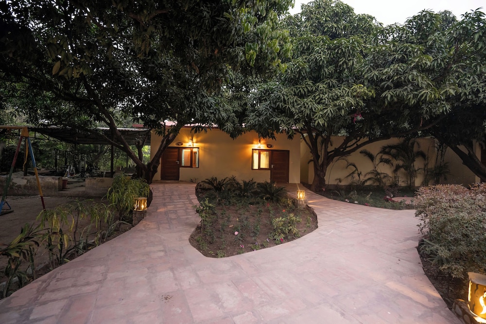 LA PERLE RIVER RESORTS 40/50