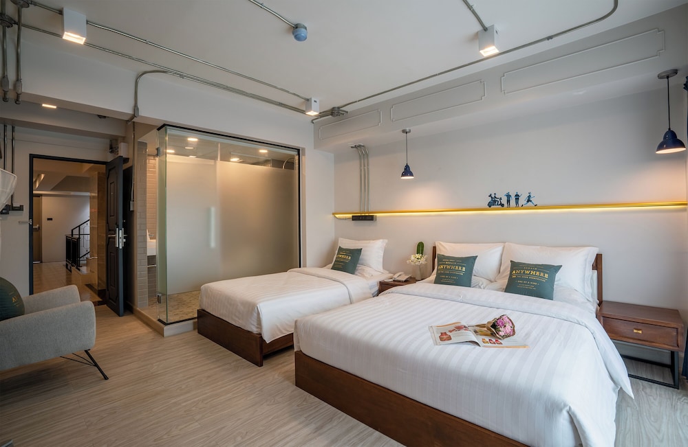 Family, Triple, 1 Queen and 1 Single Bed, City View, Balcony, Momo Hotel 4/6