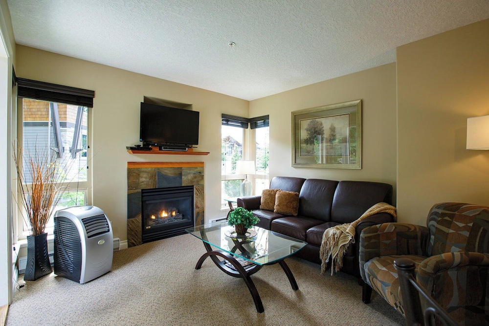 Sunrise Ridge Waterfront Resort 55/82