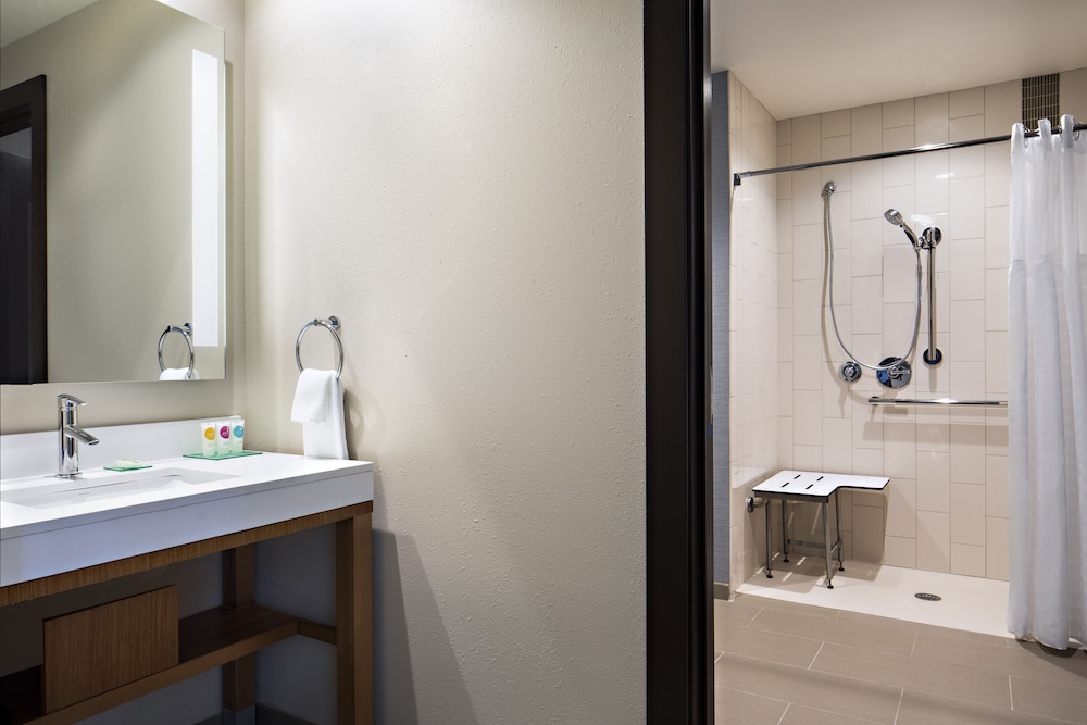 Hyatt Place Grand Rapids Downtown 12/54
