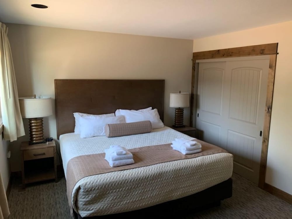 2 Bedrooms, King and Queen Bed, Murphy Bed