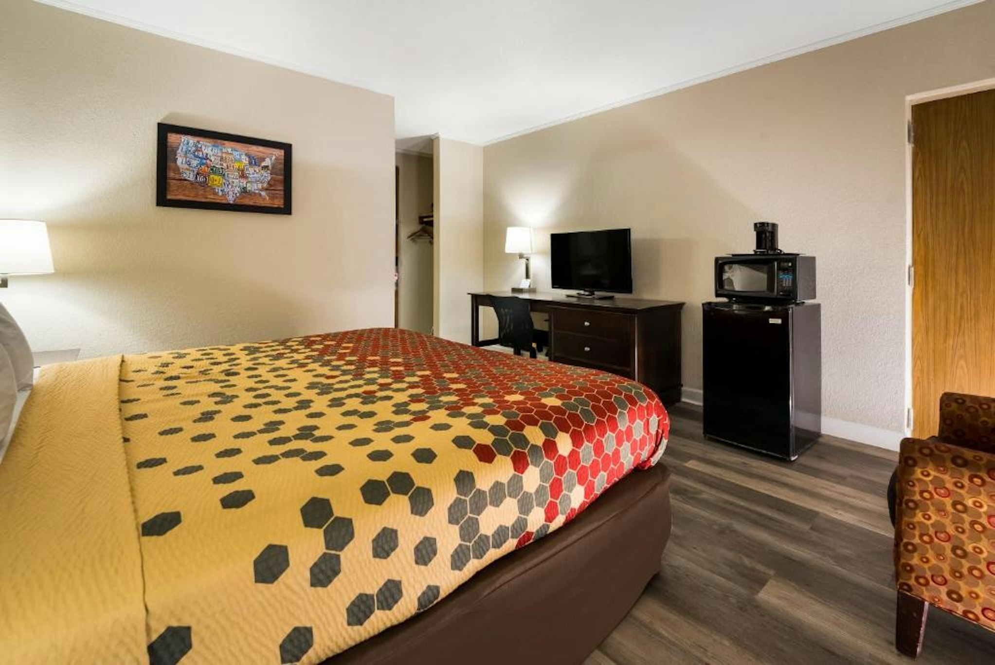 غرفة بسرير كينج لغير المدخنين، Perry Inn & Suites National Fairground I 75 3/5