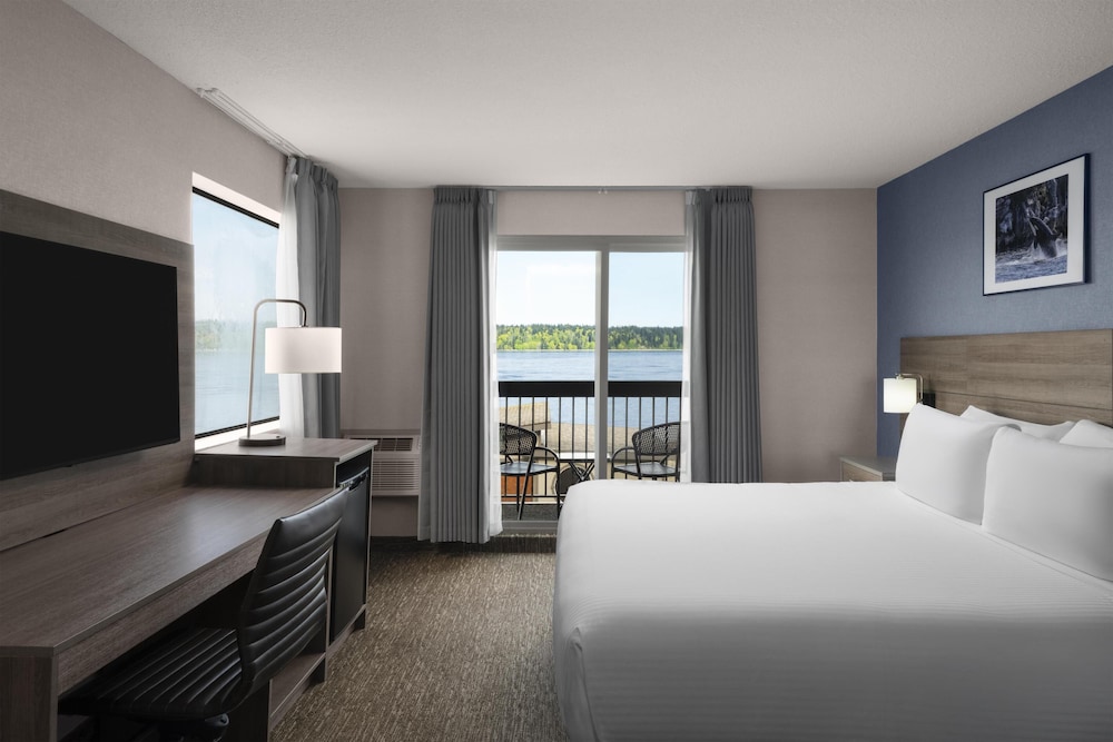Standard, King Bed, Beach Front, Balcony