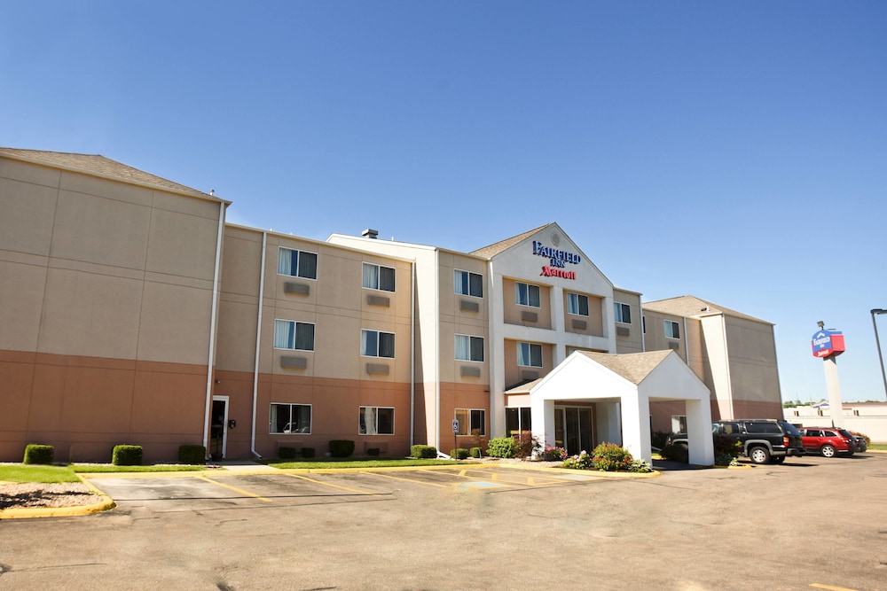 AmericInn by Wyndham Topeka 2/37