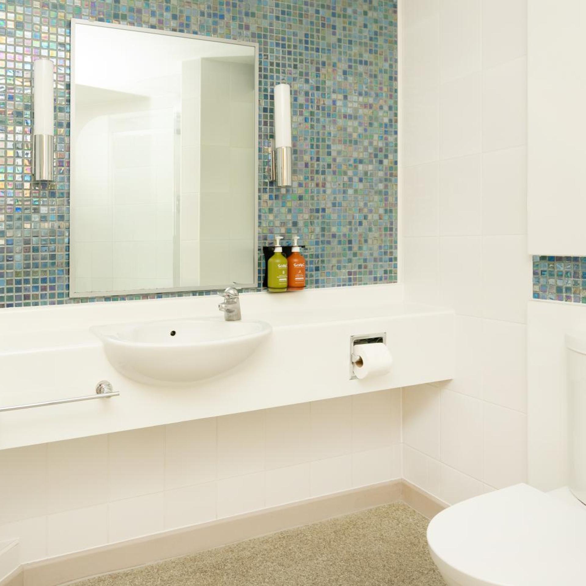 Room, Double or Twin Bed, Side Sea View 7/8
