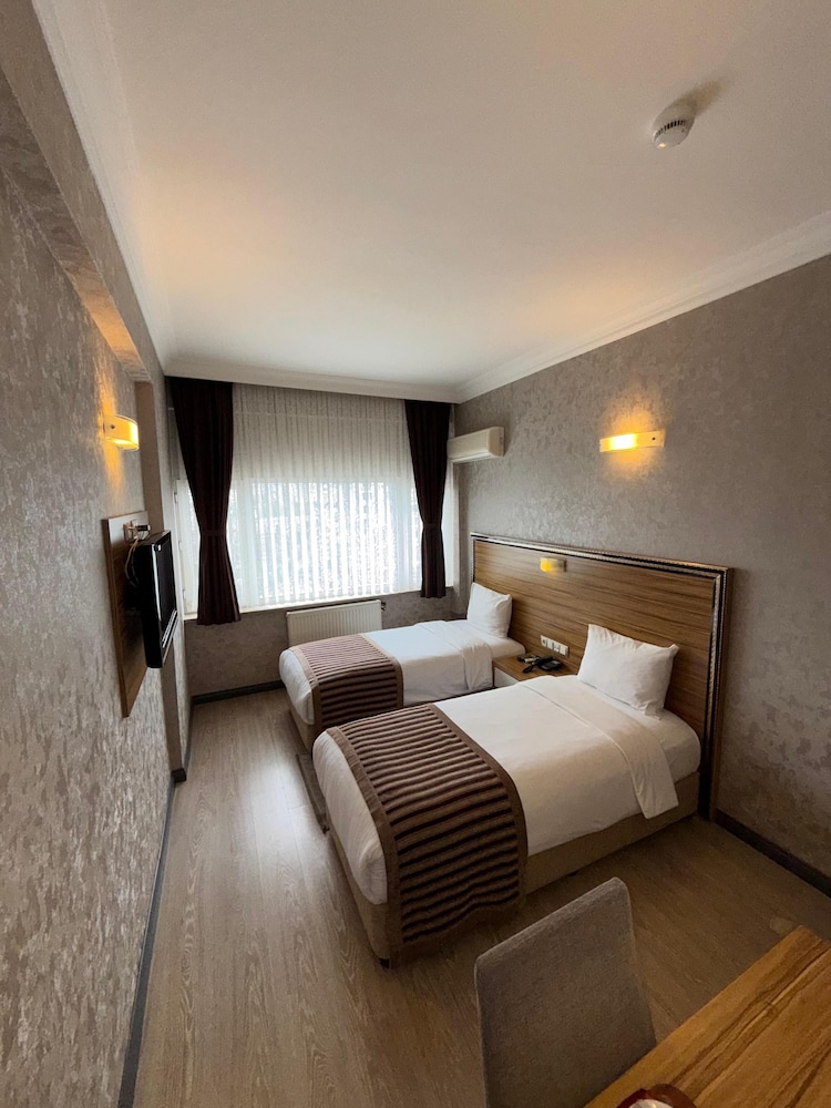 Buyuk Hotel 24/50