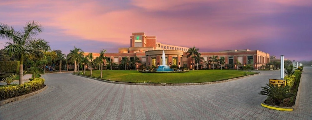Nirvana Luxury Hotel Ludhiana 20/27