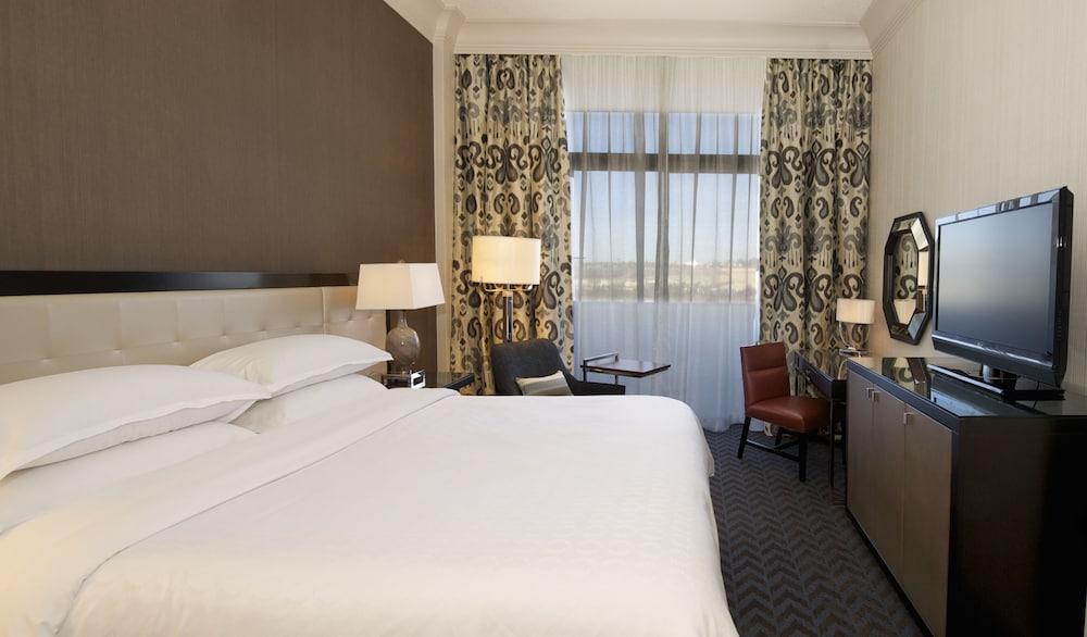 غرفة بسرير كينج لذوي الإعاقة، Sheraton Mission Valley San Diego 2/4