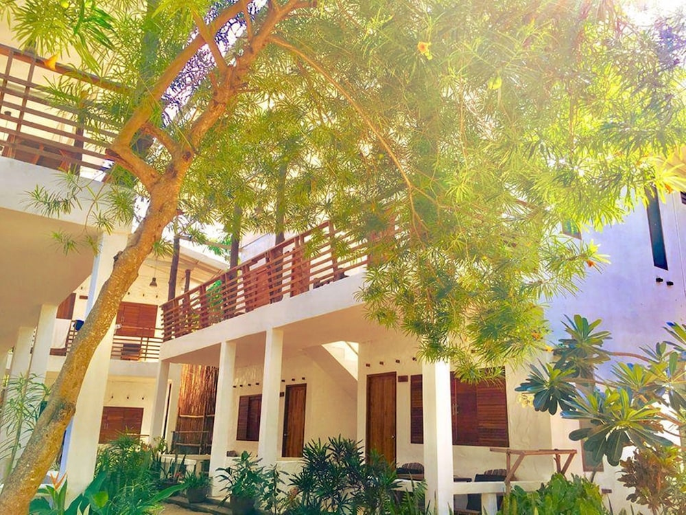 Sunshine Beach Resort 5/100