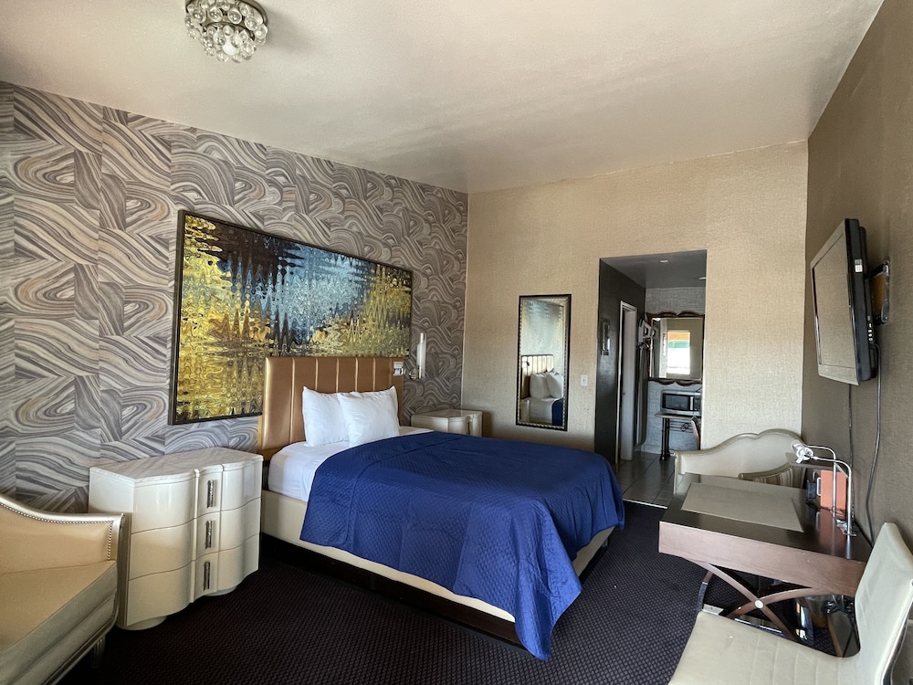 Crown Motel 41/66