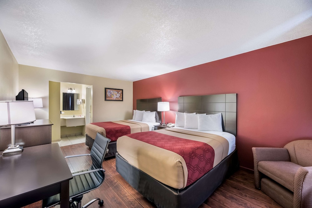 Econo Lodge I-40 Exit 286-Holbrook 10/36