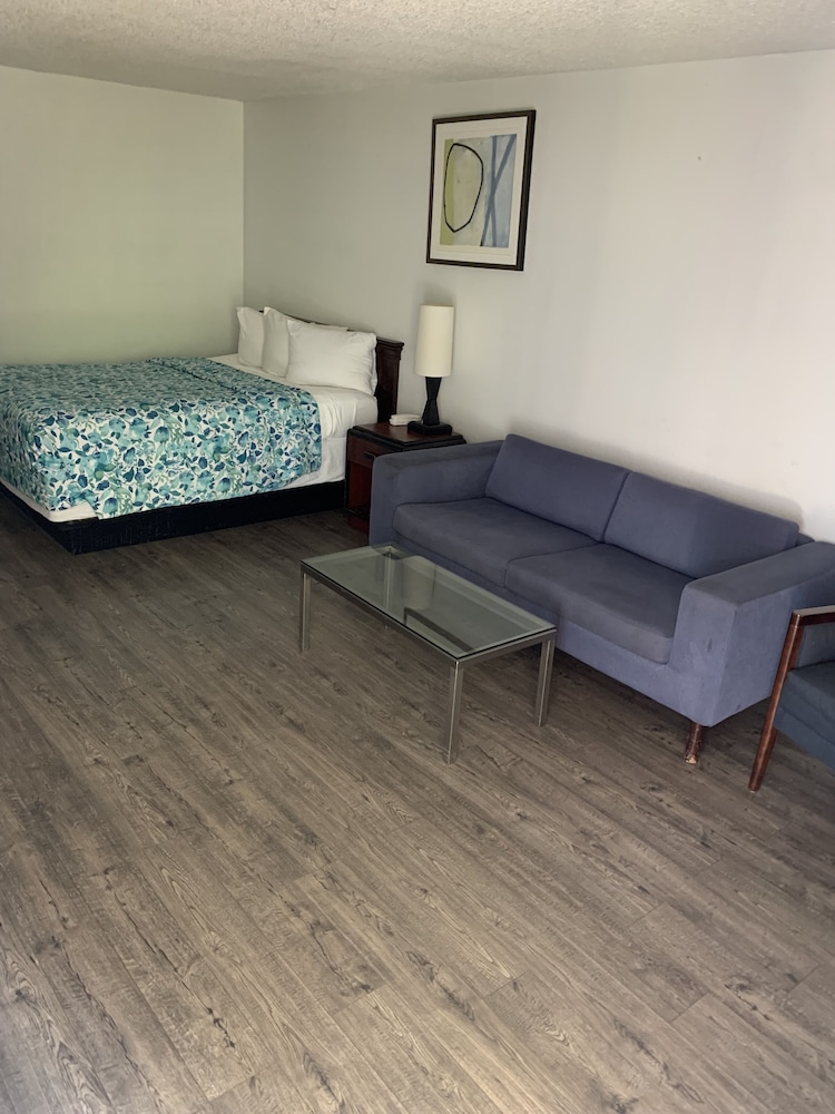 Smokey Point Motor Inn 39/69