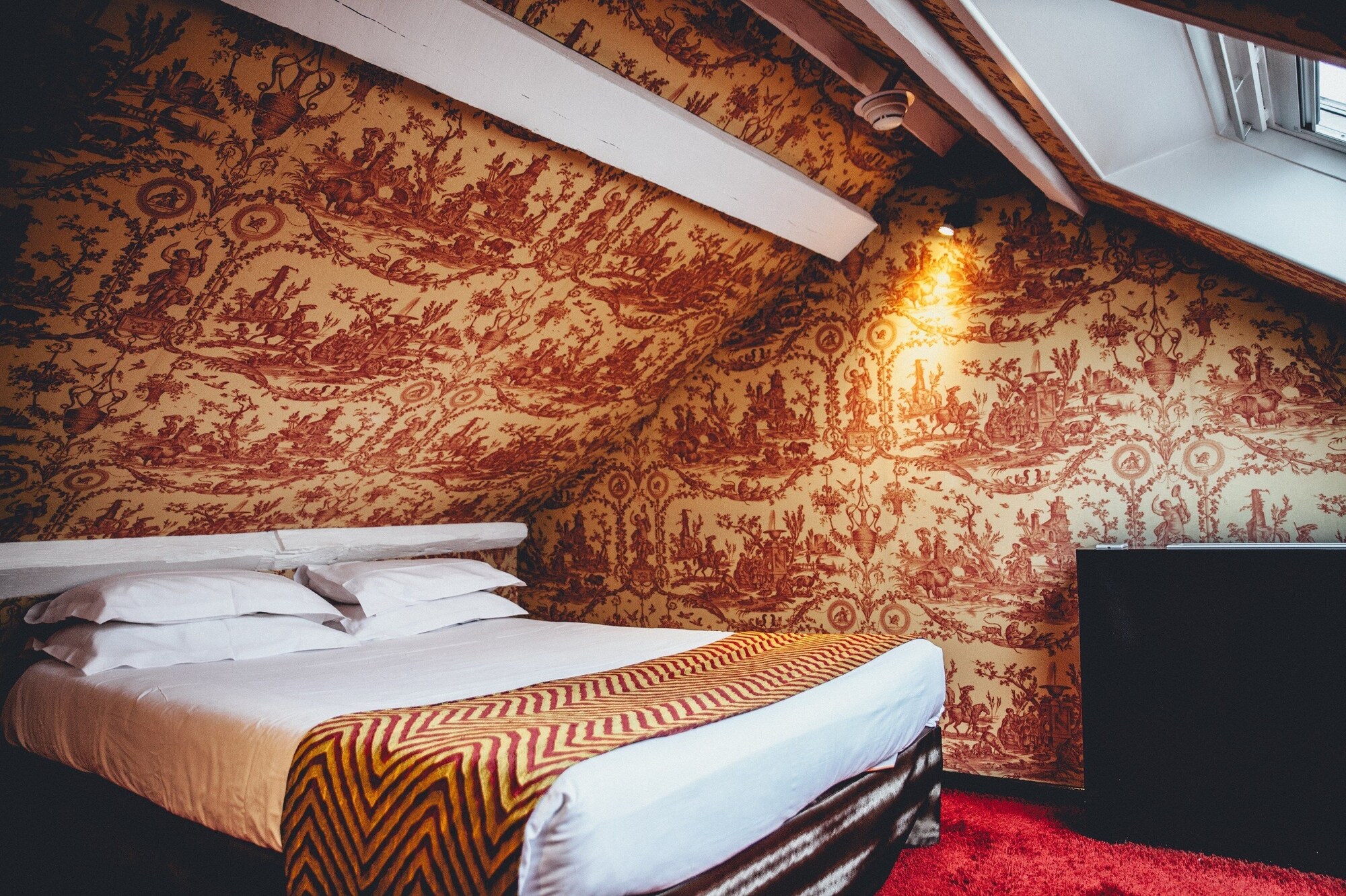 ROOM, DOUBLE OR TWIN BED, COURTYARD VIEW