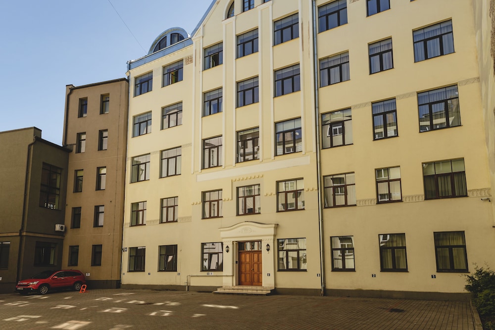 Ernesta Lux Apartments 4/50