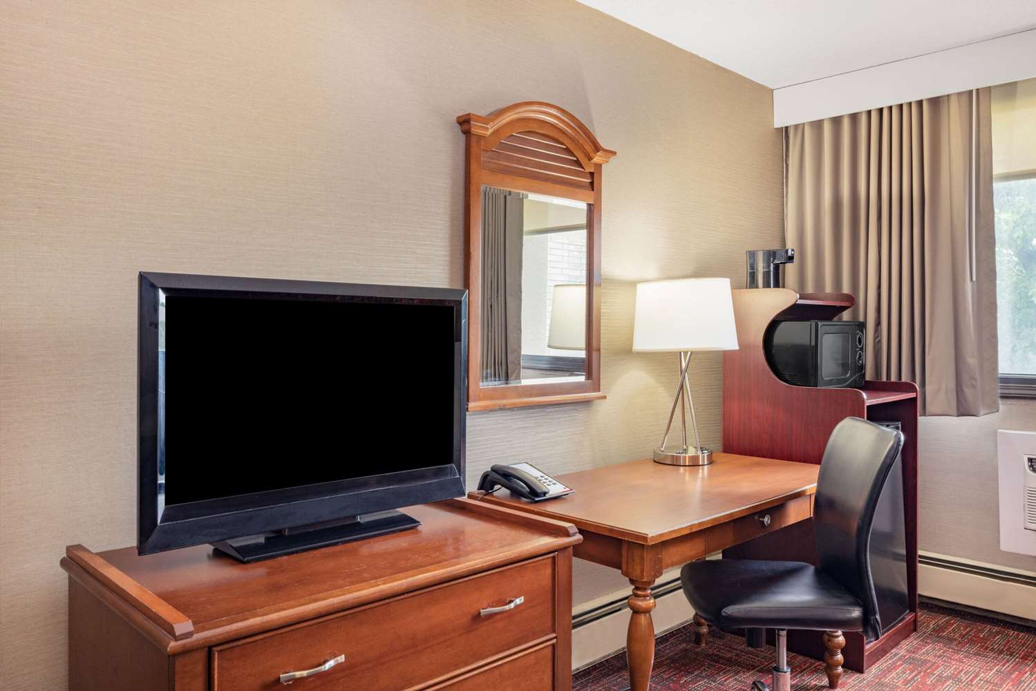 Ramada By Wyndham Grand Forks 28/40