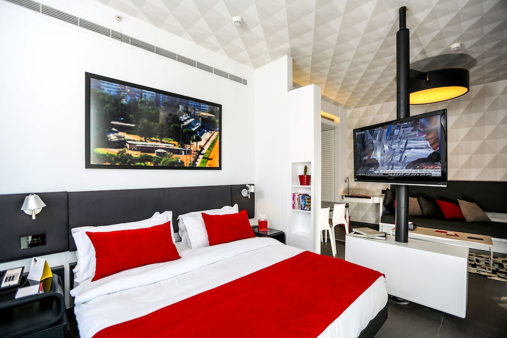 DELUXE, KING BED