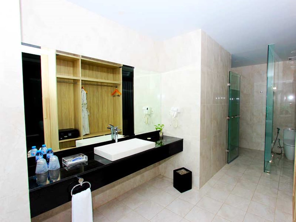 Sparks Life Jakarta, ARTOTEL Curated 50/50
