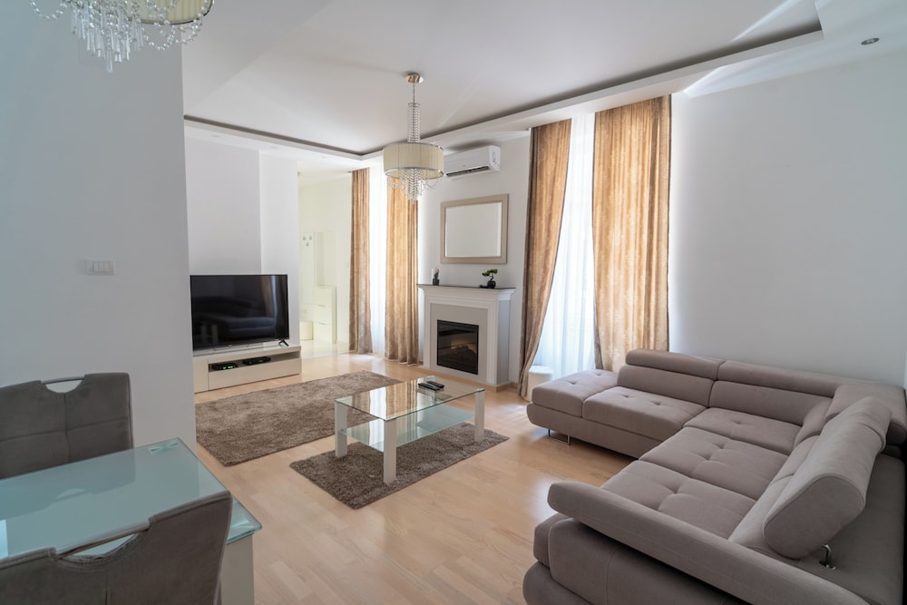 Privilege Suites By Central Park 50/69