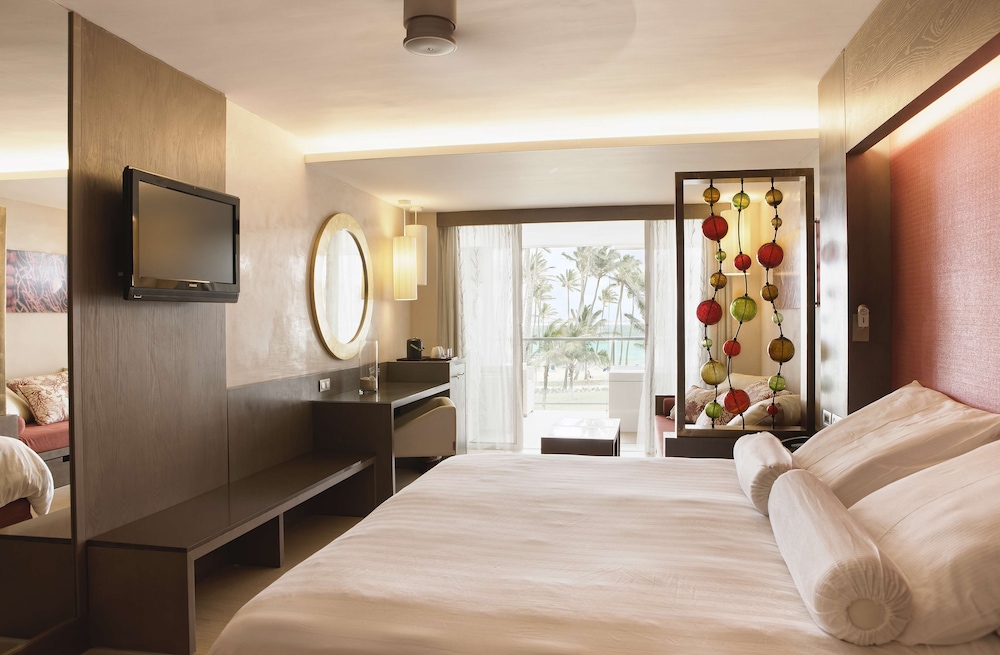 Junior Suite, King Bed, Sea View, Premium Level