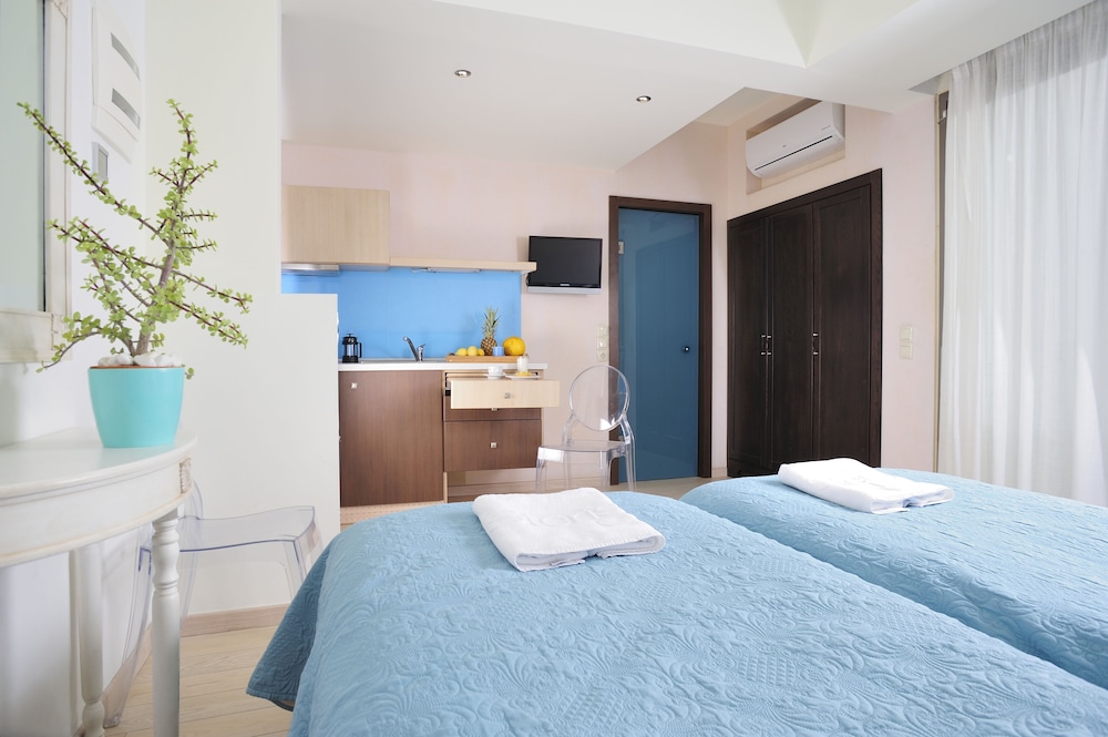 Steris Elegant Beach Hotel 9/70