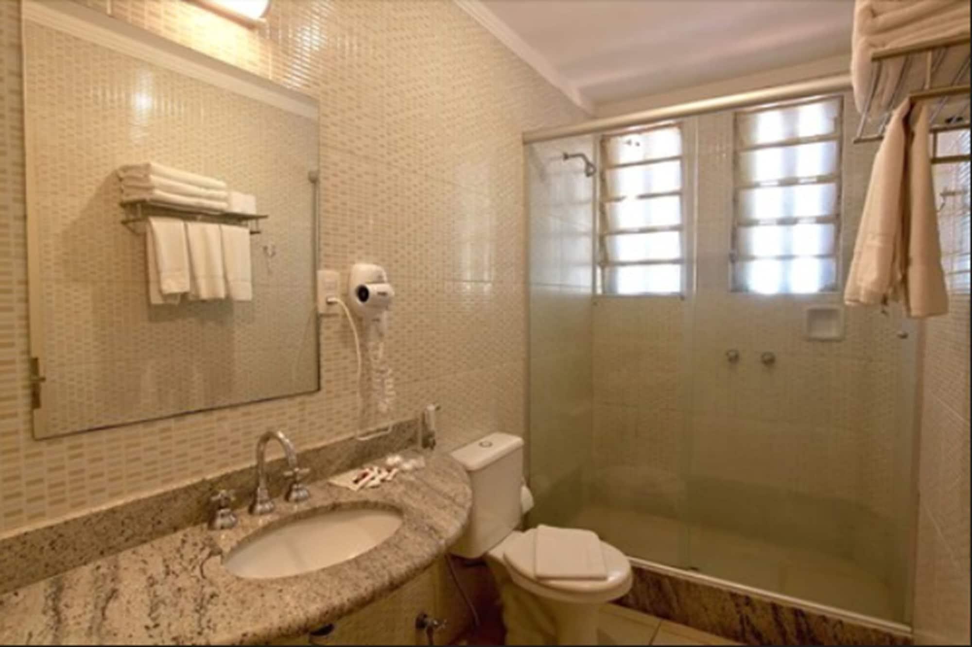 غرفة ثلاثية، Hotel Mantovani 3/4