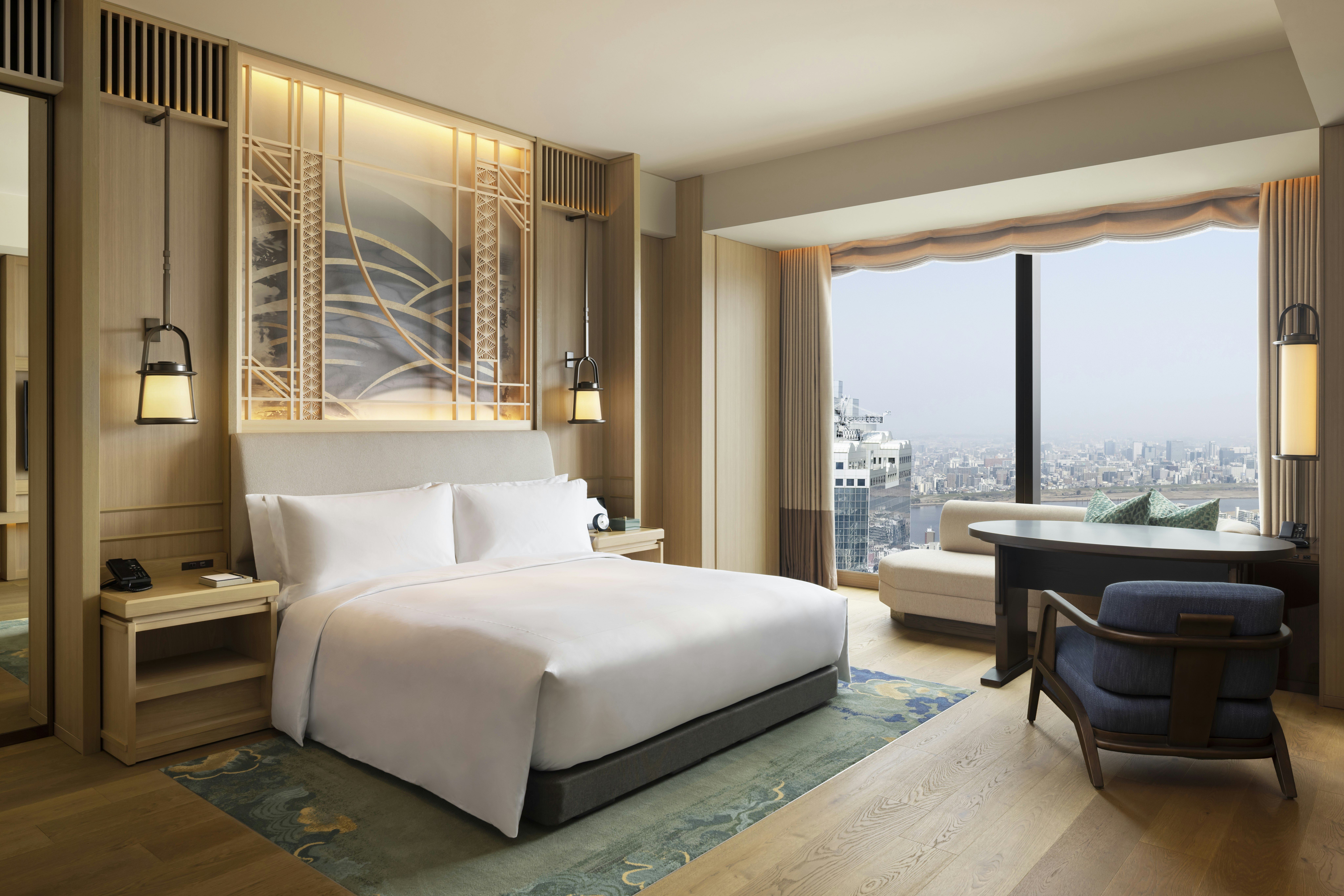 PREMIER, KING BED, RIVER VIEW