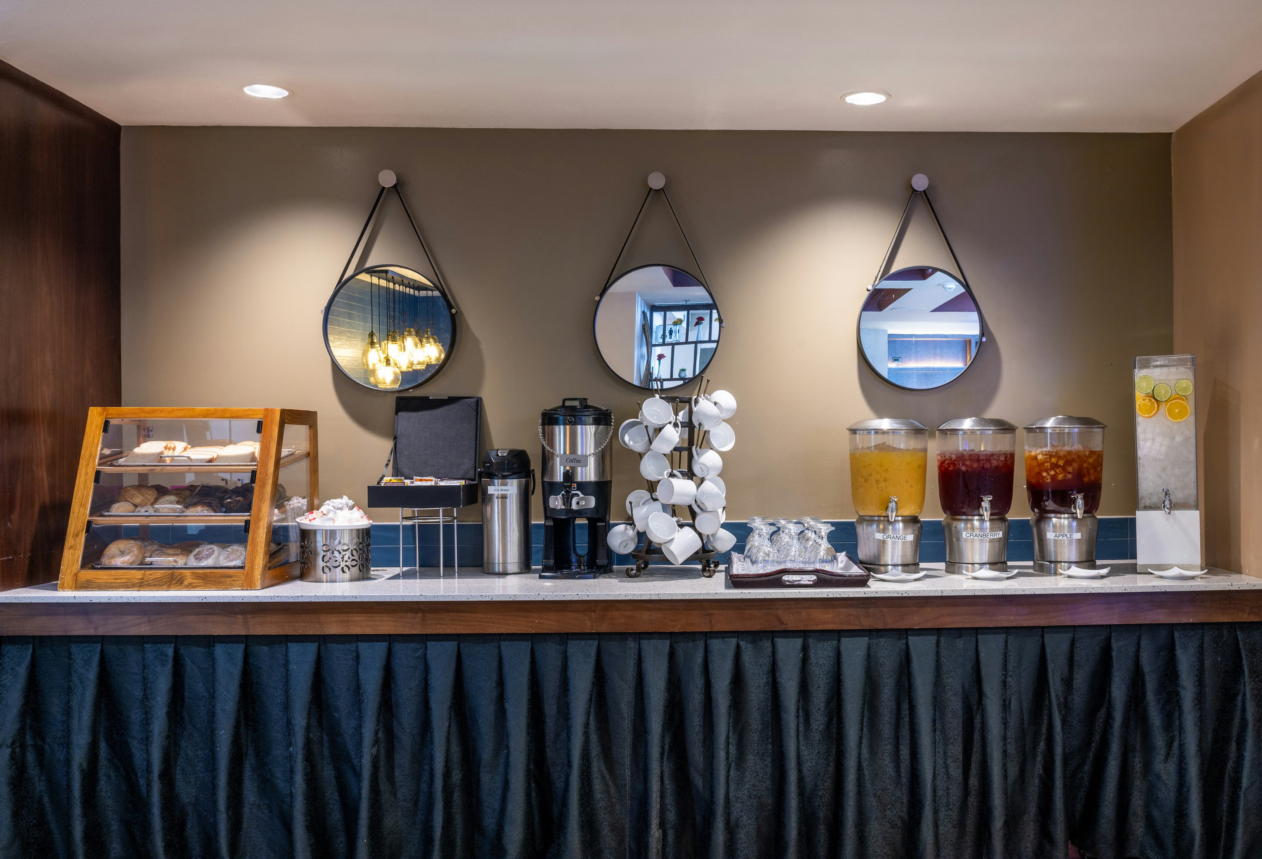 Lobby at DoubleTree by Hilton Hotel Campbell - Pruneyard Plaza, CAMPBELL - CA