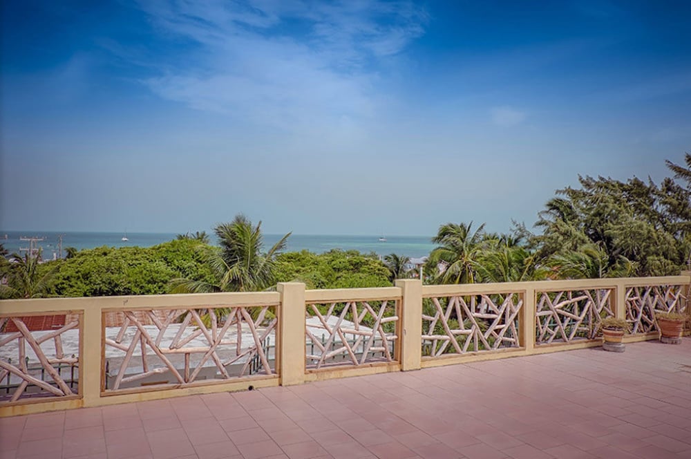 Caye Caulker Plaza Hotel 56/57